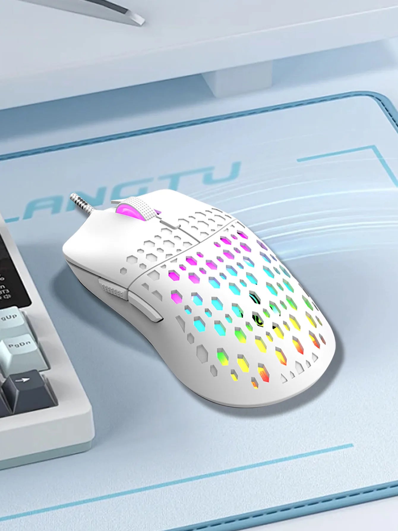 Wireless gaming mouse